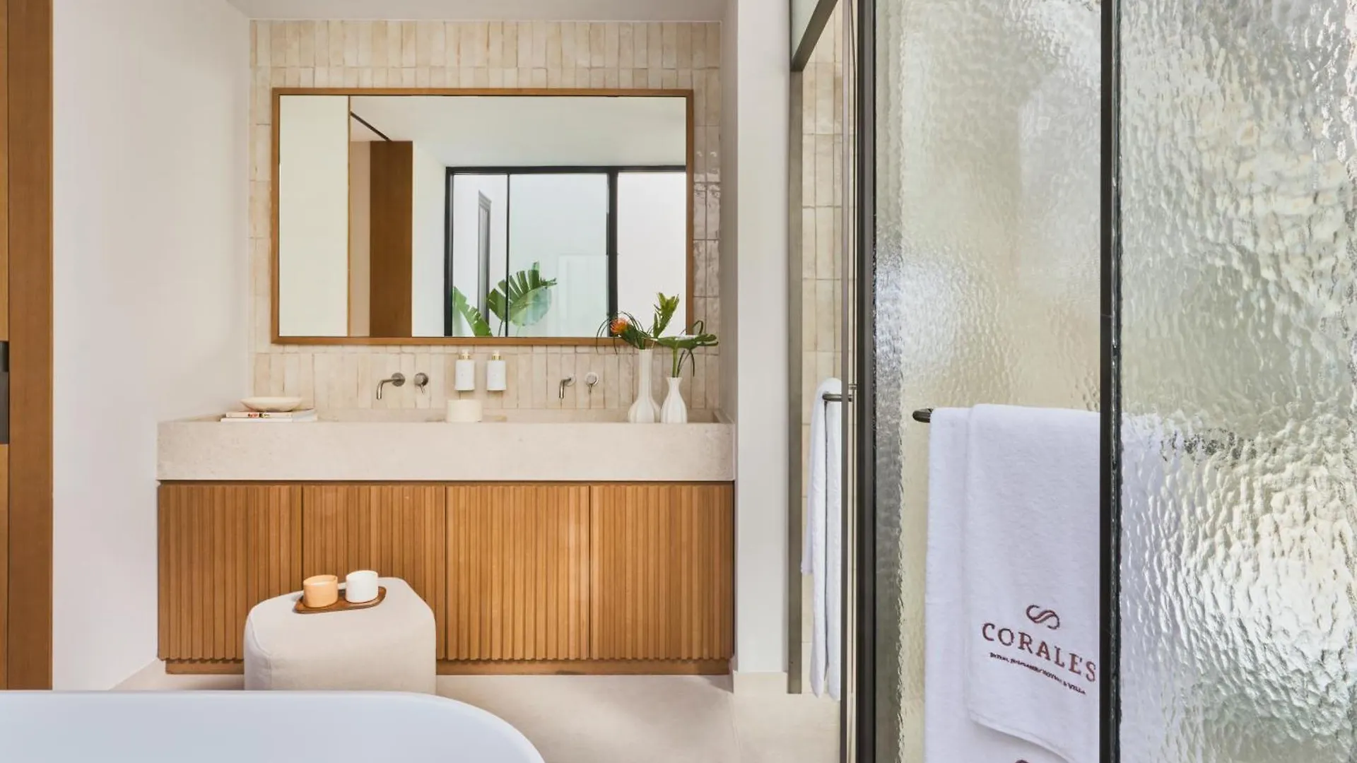 אדחה Royal Hideaway Corales Villas